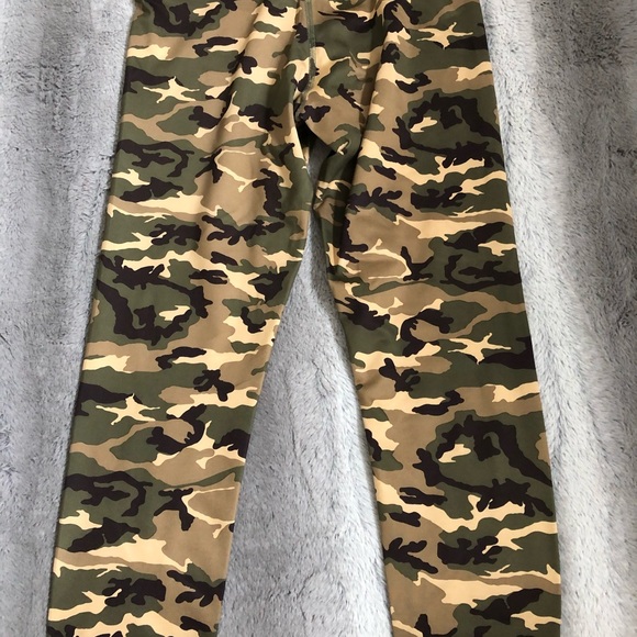 Public Myth Women’s camo legging (size small) - Picture 2 of 3